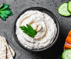 Pasta z białej fasoli będzie idealna na kanapki. Szybka i zdrowa alternatywa dla masła