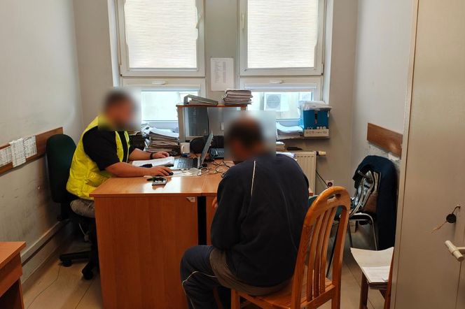Myślał, że dotarł do Paryża, a trafił do policyjnej celi. Afgańczyk szedł ekspresówką w okolicy Wieruszowa