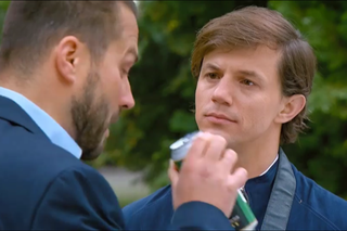 Barwy szczęścia, odcinek 2124: Tadeusz (Jakub Mróz), gangster Miras (Rafał Iwaniuk)