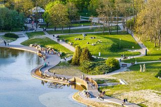 Polski Central Park zachwyca w wiosennej odsłonie. Mieszkańcy ruszyli do odnowionego parku 