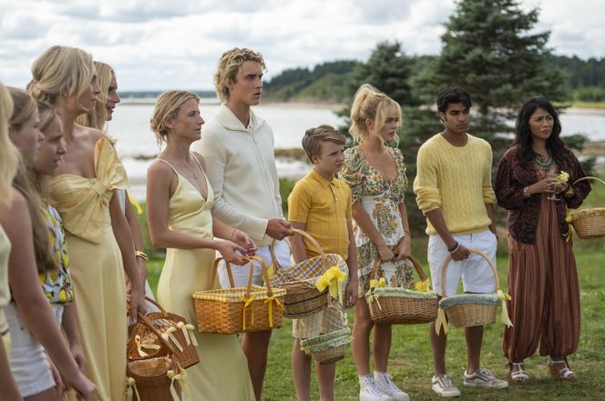 W obsadzie m.in. Emily Alyn Lind jako Cadence Sinclair Eastman, Shubham Maheshwari jako Gat Patil, Esther McGregor jako Mirren Sinclair Sheffield oraz Joseph Zada jako Johnny Sinclair Dennis. 
