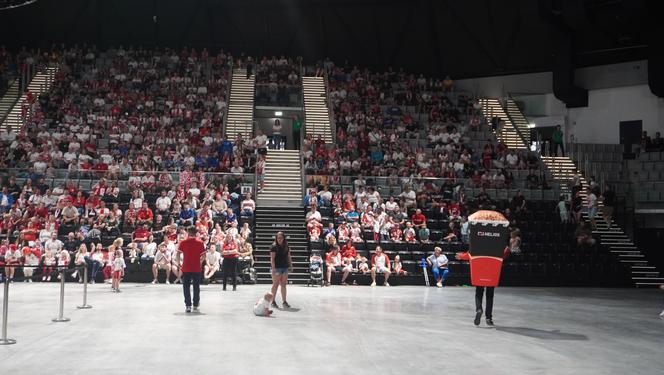 Euro 2024. Tysiące fanów piłki nożnej w Strefie Kibica w hali Urania. Zobacz zdjęcia