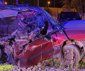 Kierujący samochodem Audi stracił panowanie nad pojazdem i zjechał z drogi na pobocze 