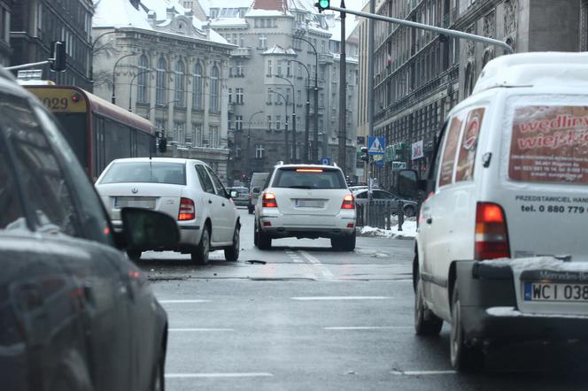 Anna Mucha miała stłuczkę nowiutkim Mercedesem - ZDJĘCIA!