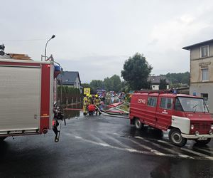 Zalane ulice i pękające wały. Dramatyczna noc przed nami? Zwołano sztab kryzysowy