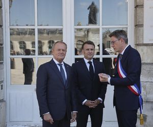 Tusk Macron