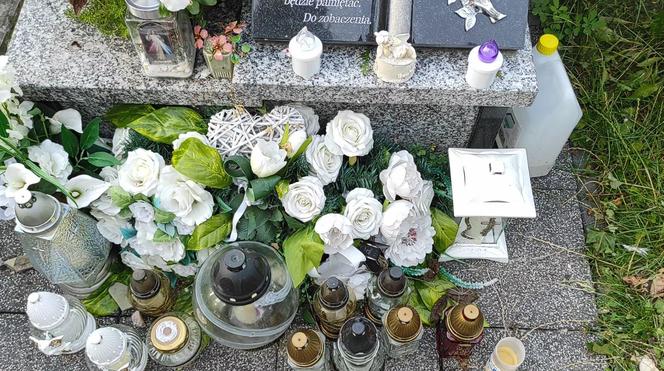 Przerażający napis na grobie 16-letniego Eryka ujawnia, jak zginął. Poruszający widok
