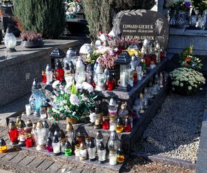 Grób Edwarda Gierka w Sosnowcu tonie w kwiatach na Wszystkich Świętych