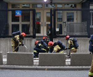 Zamknięta ulica w centrum Warszawy. Tajemnicze ćwiczenia, chodzi o ambasadę.