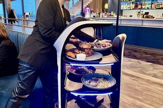 Roboty z Gdańska robią furorę wśród klientów restauracji. Kelnerzy na początku się ich bali [ZDJĘCIA]