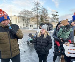 Ekipa Radia Eska na Jarmarku Świątecznym na Targach