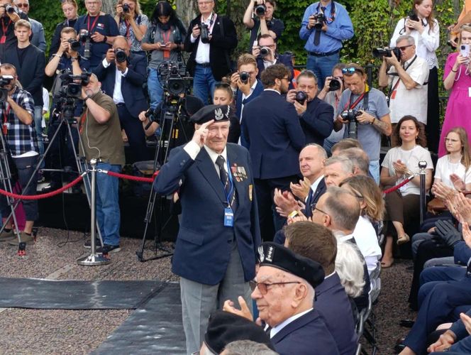81. rocznica Powstania Warszawskiego. Prezydent Duda wręczył odznaczenia powstańcom