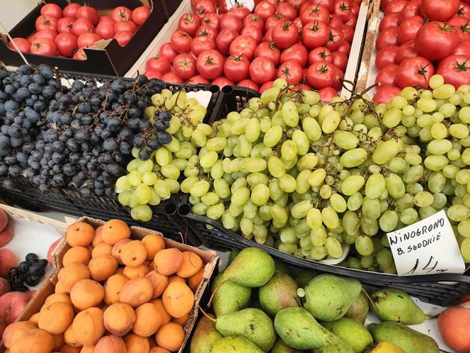 Winogrona na łódzkich targowiskach i w marketach. Sprawdź, ile kosztują [ZDJĘCIA]