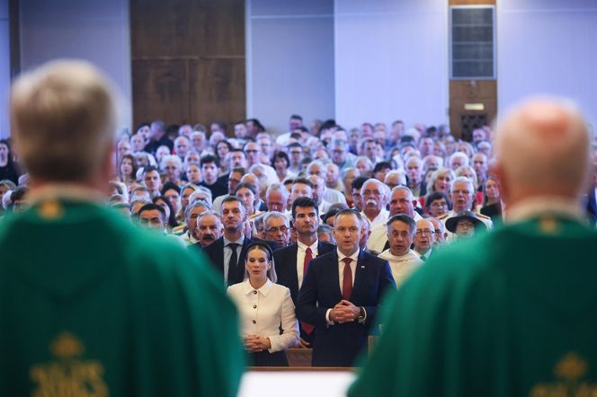 Fałszywy ksiądz zakłócił mszę z udziałem prezydenta Nawrockiego