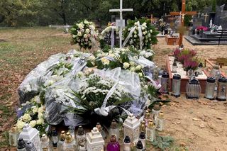 Tragiczna śmierć 12-latki na przejeździe kolejowym koło Torunia. Dziewczynka spoczęła koło szkoły