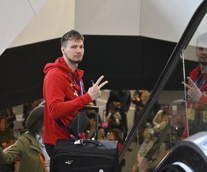 Kibice w szoku! Czekali na siatkarzy, a tu nagle wyszli polscy złoci medaliści