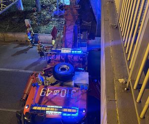 Samochód spadł z wiaduktu trasy S8
