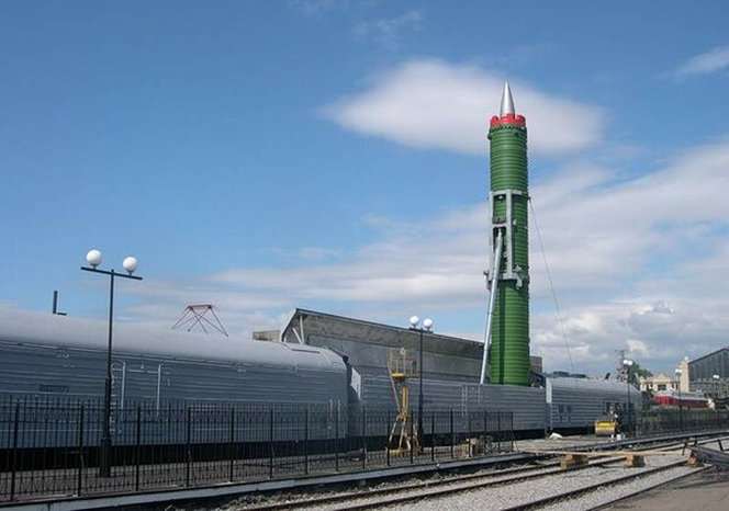 Nuklearny pociąg widziany w Rosji. Jedzie w stronę Ukrainy. Putin uderzy bronią atomową?
