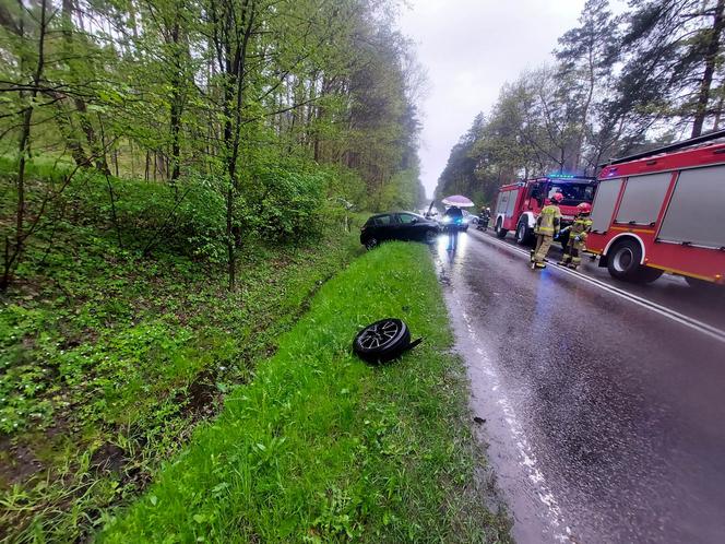 Wypadek na drodze nr 42 w Brodach. Zderzyły się dwa auta osobowe