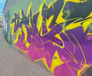 Kolorowe grafiki w siedleckim tunelu pod torami