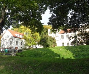 To najpiękniejszy taki pałac w Małopolsce. Jego historia wiąże się z mistyfikacją