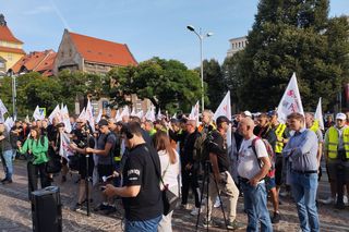 Paraliż w Katowicach. Rozpoczął się protest górników i hutników. Stal się hartuje, a rząd ją rujnuje