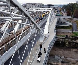 Nowy most kolejowy w Krakowie już otwarty