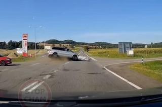 Szalona jazda kierowcy audi i groźny wypadek. Bo wszyscy się wlekli