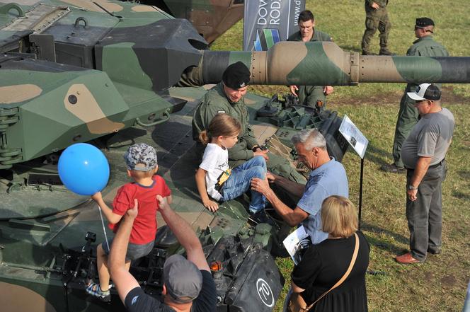 Armaty zagrzmiały w Warszawie. Obchody święta Wojska Polskiego