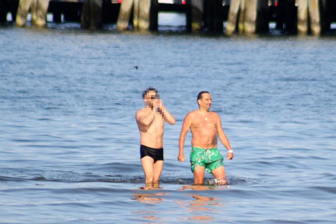 Michał Koterski na plaży z rodziną