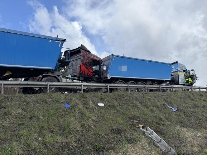 Śmiertelny wypadek na S8! Jedna osoba nie żyje po zderzeniu trzech 