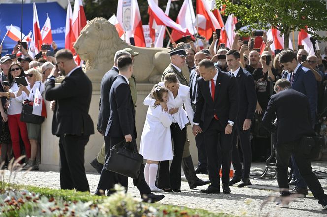  Kasia Nawrocka na biało czekała na rodziców 