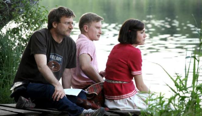 Czas honoru 7 sezon Powstanie - na planie. Celina (Olga Bołądź), Michał Konarski (Jakub Wesołowski), reżyser Jan Hryniak