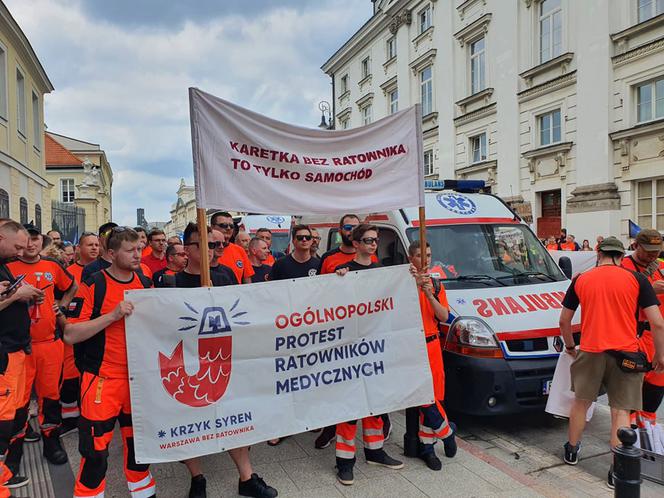 PROTEST ratowników medycznych w Warszawie 30.06.2021. Co się dzieje? Dlaczego strajkują?