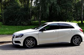 wystawa Mercedesów AMG w warszawskiej Stacji Mercedes