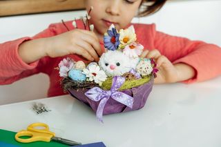 Koszyczek wielkanocny dla dzieci: Co włożyć, by tradycji stało się zadość?
