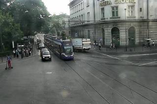 Kraków: Nowy dzień, nowe wykolejenie. Tramwaj wyleciał z szyn w centrum miasta