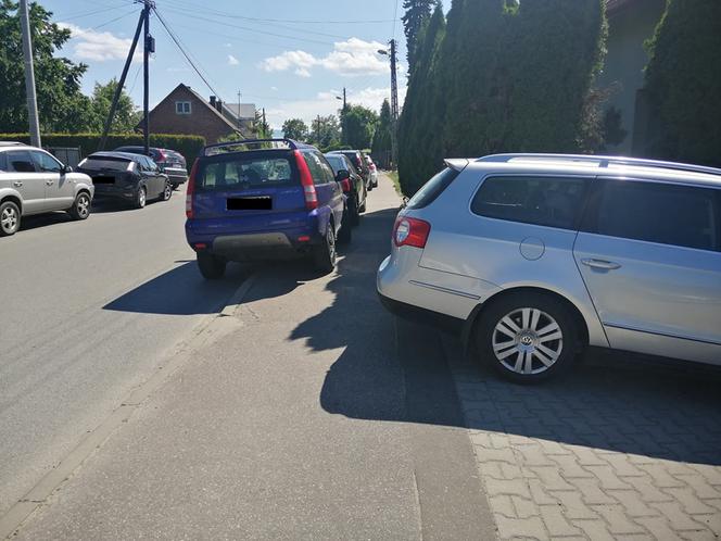 Zastawiony chodnik przy ul. Zdrojowej