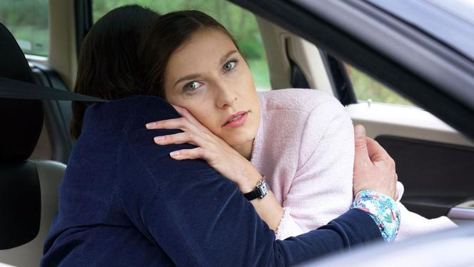 Barwy szczęścia odc. 1919. Regina Czapla (Kamila Kamińska), Borys (Jakub Wieczorek)