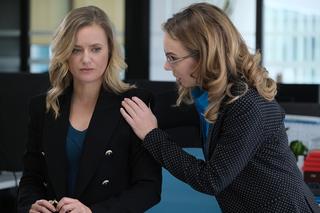 M jak miłość odc. 1723. Sylwia (Hanna Turnau), Julia (Marta Chodorowska)