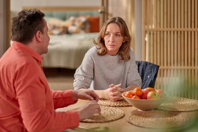 Na Wspólnej odc. 4068. Iga Przybysz (Lidia Sadowa), Michał (Robert Kudelski)