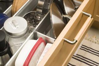 Szuflady kuchenne - pojemna szuflada w kuchni to podstawa