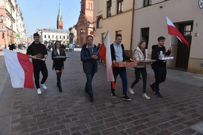 Rolnicy "strajkowali" częstując tym, co mają najlepsze! Mieszkańcy byli w szoku