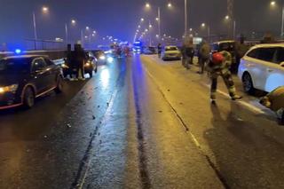 Zima zaskoczyła kierowców! Pierwszy śnieg wprowadził zamęt na stołecznych ulicach. Kilkadziesiąt rozbitych aut