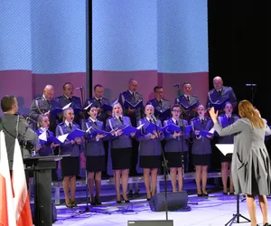 W Braniewie wystąpili rozśpiewani policjanci 