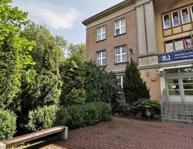 9. VII Liceum im. Dąbrówki 