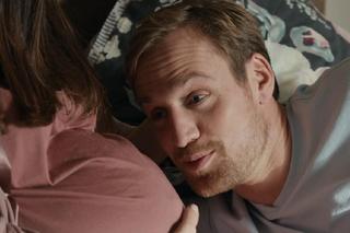 	Na dobre i na złe odc. 910. Olena (Tetiana Malkova), Michał (Mateusz Janicki)