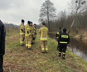 Tragiczny finał poszukiwań. Zwłoki dryfowały w rzece. Wyszedł z domu i wpadł do Barcówki?