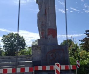 Pomnik szubienic w Olsztynie. Nawrocki i Kaczyński chcieli go zburzyć