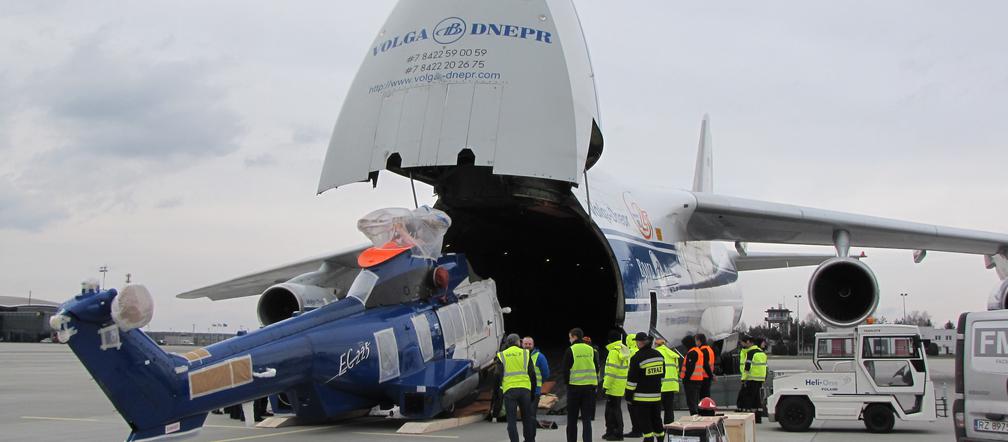 Ogromny ANTONOV An-124 Rusłan wylądował na lotnisku w Jasionce [ZDJĘCIA]